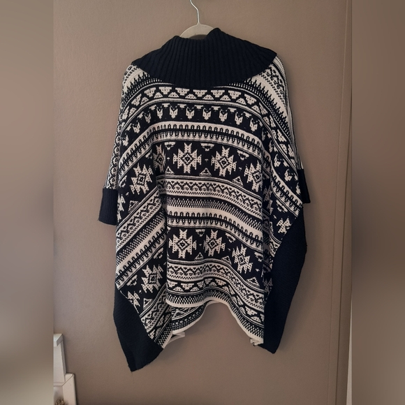 Aztec poncho - Picture 3 of 7
